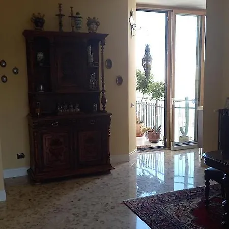 Confortevole * バーリ