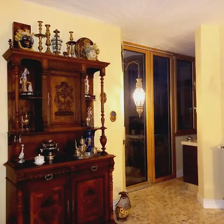 Confortevole Apartman
